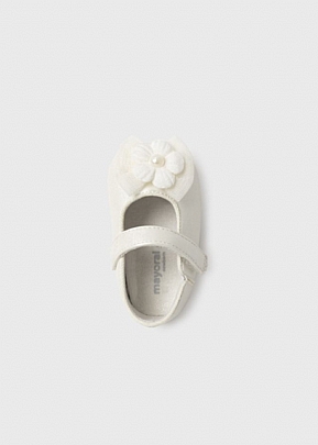 Mayoral παπούτσια μπαρέτες με λουλούδι - Λευκό