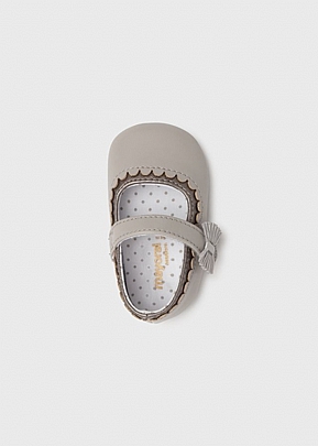 Item: Pumps with bow applique - Gray Pumps with bow applique - Gray